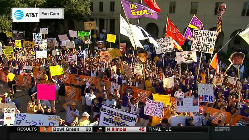 Illustration for article titled Grab 'Em By The Saban: Your Baton Rouge College GameDay Sign Roundup